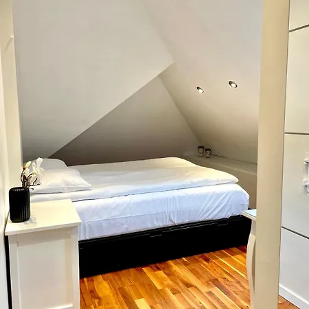 Lejlighed Lovely With A View, Garden And Parking